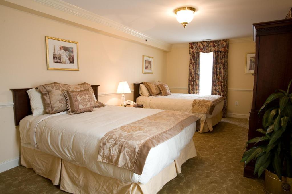 The Hotel Alcott Cape May Room photo